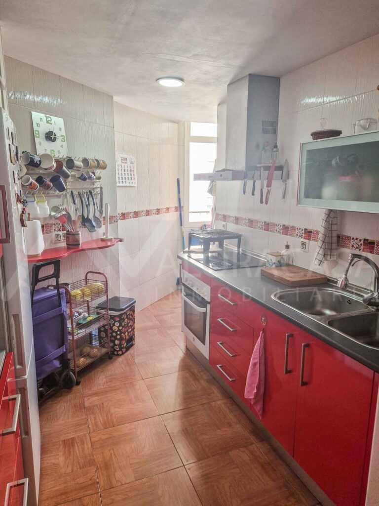 Piso en alquiler de 2 habitaciones 1 bano vestidor salon y cocina 2