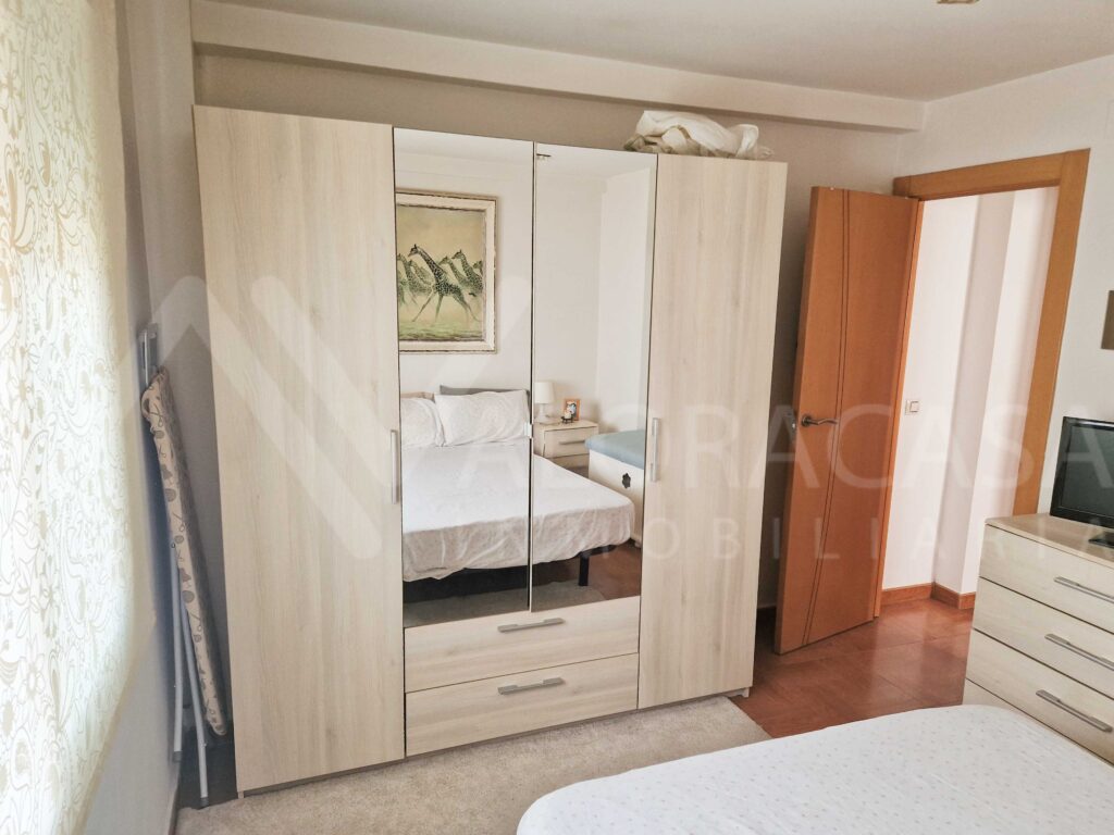 Piso en alquiler de 2 habitaciones 1 bano vestidor salon y cocina 25