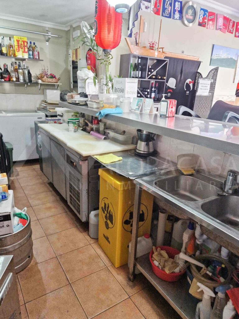 Local en alquiler en Huelin 8