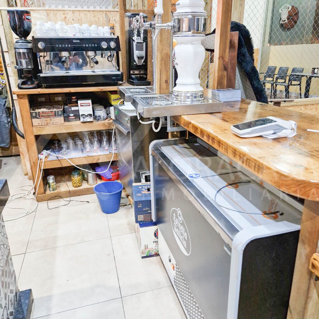Bar en traspaso en Avda Carlos de Haya 19