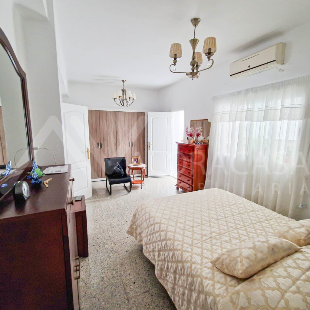 Casa en venta en Carranque de 4 habitaciones 1 bano y 1 aseo 11