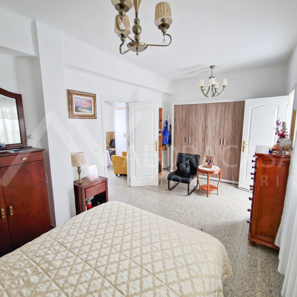 Casa en venta en Carranque de 4 habitaciones 1 bano y 1 aseo 12