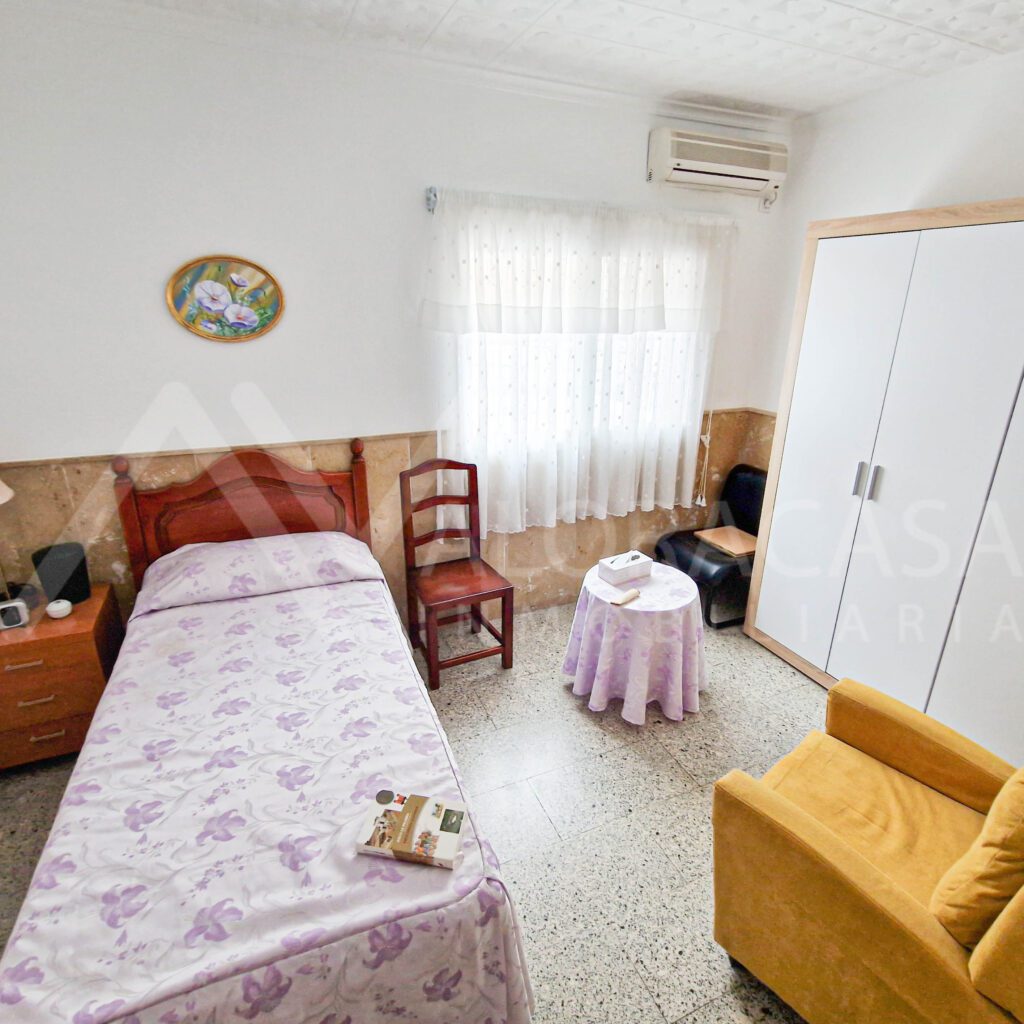 Casa en venta en Carranque de 4 habitaciones 1 bano y 1 aseo 2