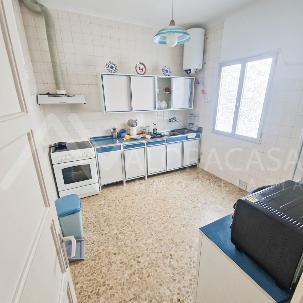 Casa en venta en Carranque de 4 habitaciones 1 bano y 1 aseo 24