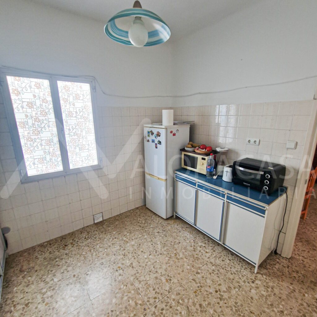 Casa en venta en Carranque de 4 habitaciones 1 bano y 1 aseo 25