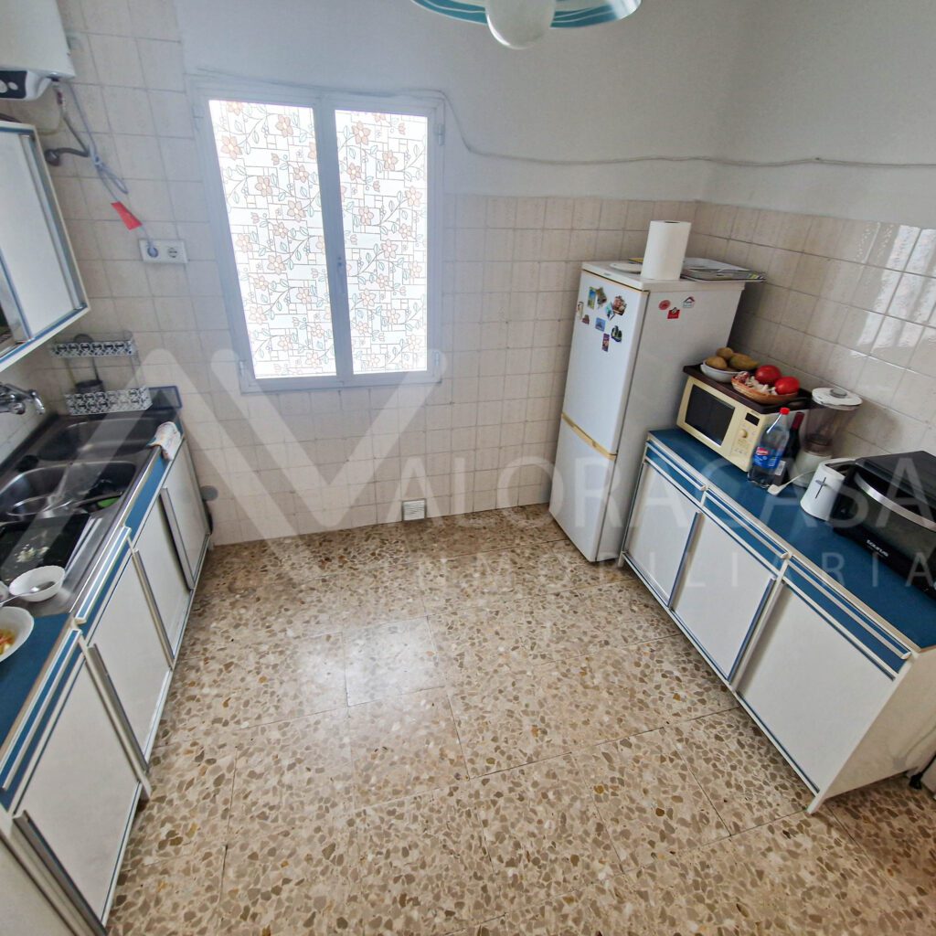 Casa en venta en Carranque de 4 habitaciones 1 bano y 1 aseo 26