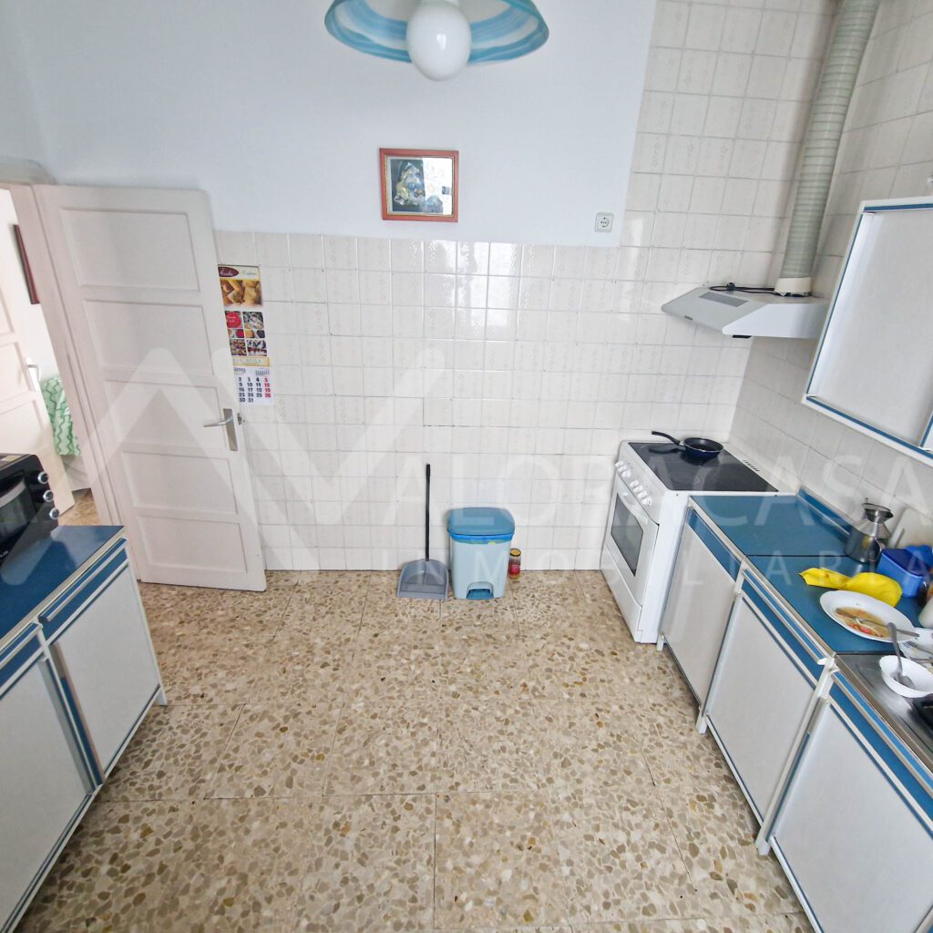 Casa en venta en Carranque de 4 habitaciones 1 bano y 1 aseo 27