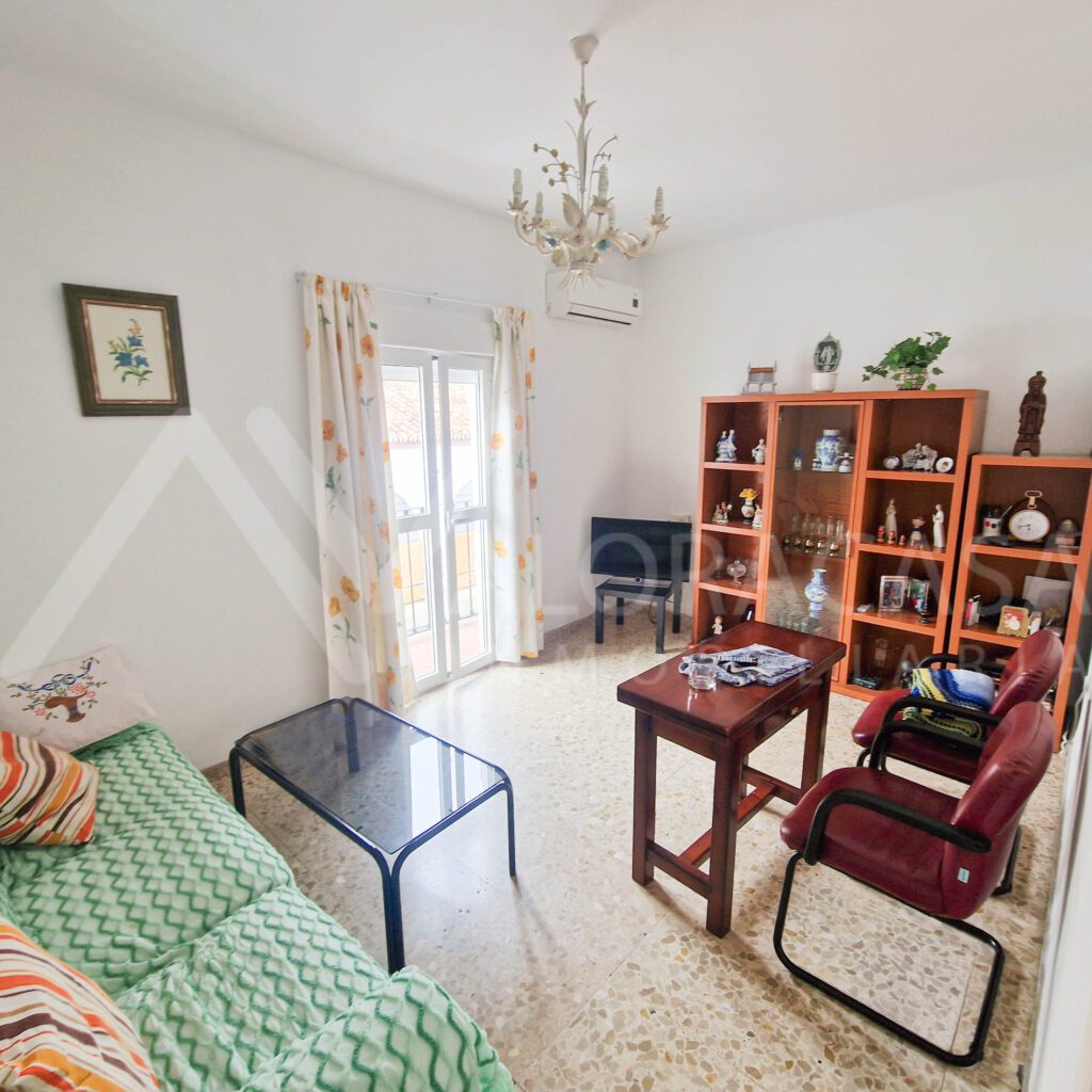 Casa en venta en Carranque de 4 habitaciones 1 bano y 1 aseo 28