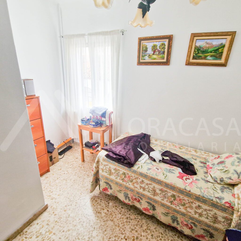 Casa en venta en Carranque de 4 habitaciones 1 bano y 1 aseo 37