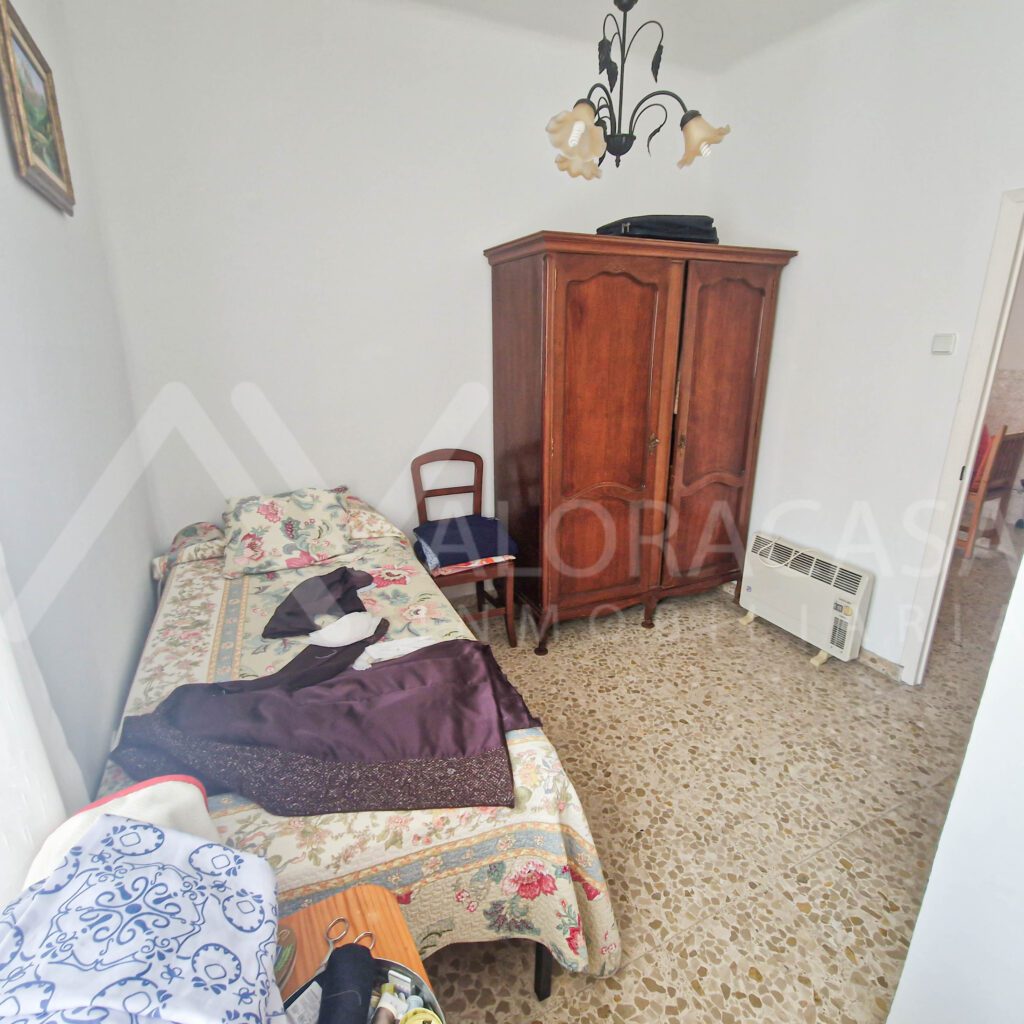Casa en venta en Carranque de 4 habitaciones 1 bano y 1 aseo 38
