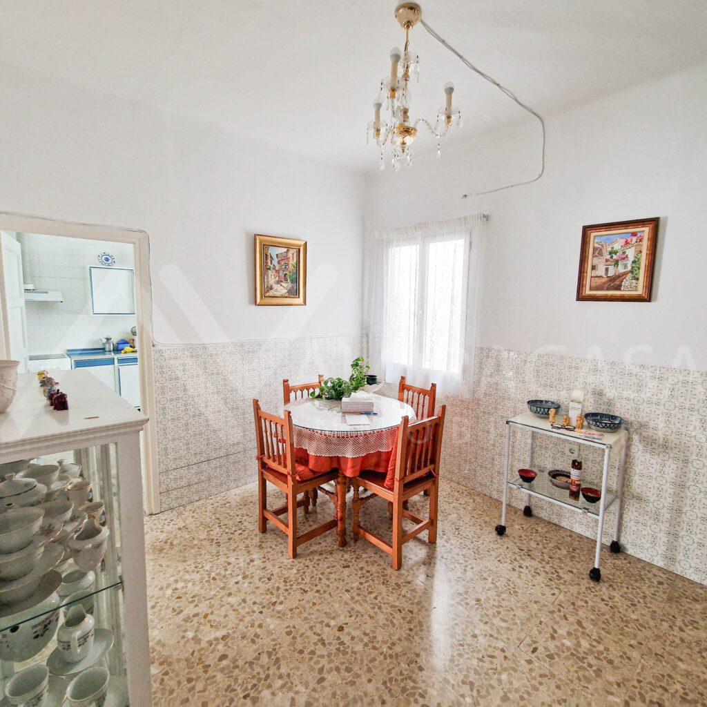 Casa en venta en Carranque de 4 habitaciones 1 bano y 1 aseo 45