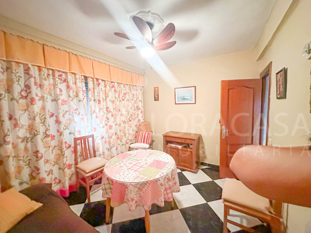 Piso en venta en Carretera Cadiz 3 habitaciones 1 bano salo y cocina 1