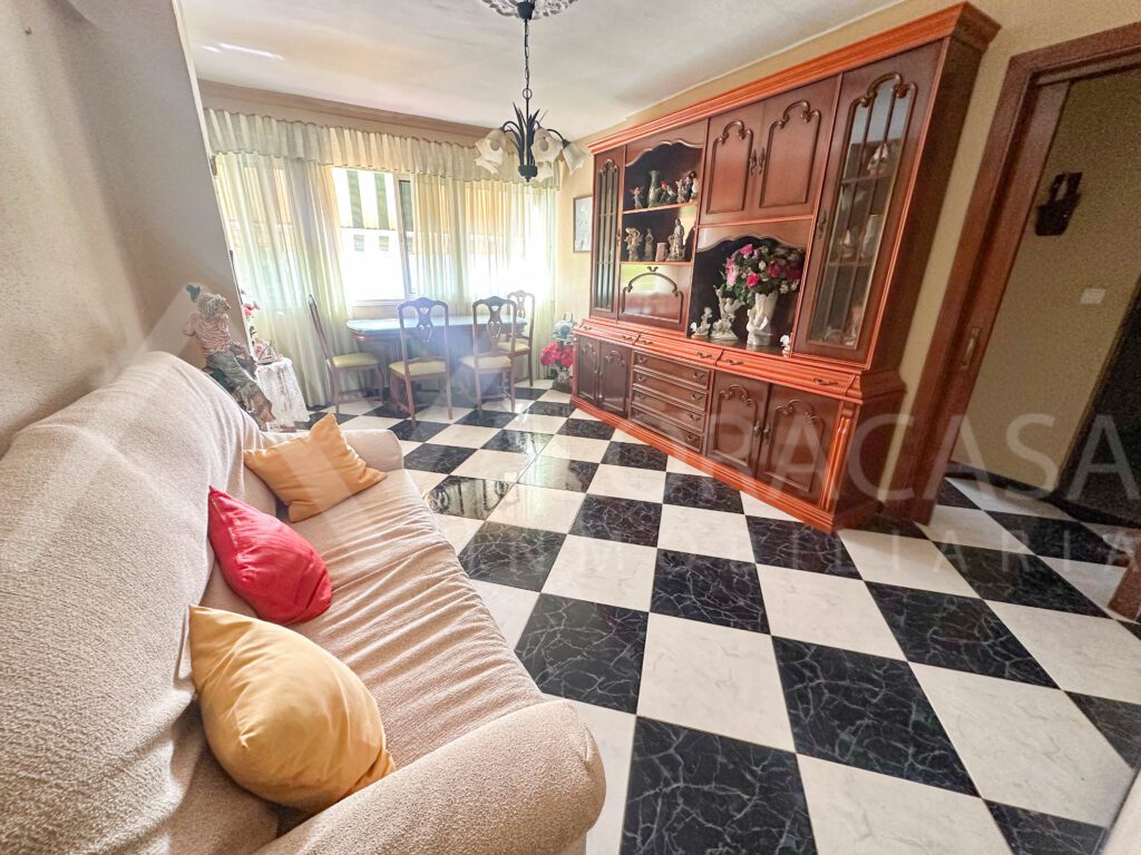 Piso en venta en Carretera Cadiz 3 habitaciones 1 bano salo y cocina 13