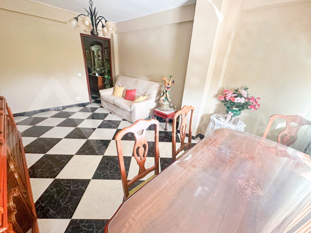Piso en venta en Carretera Cadiz 3 habitaciones 1 bano salo y cocina 14