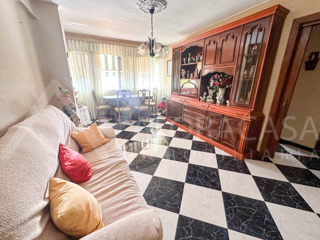 Piso en venta en Carretera Cadiz 3 habitaciones 1 bano salo y cocina 16