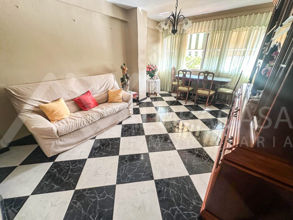 Piso en venta en Carretera Cadiz 3 habitaciones 1 bano salo y cocina 17