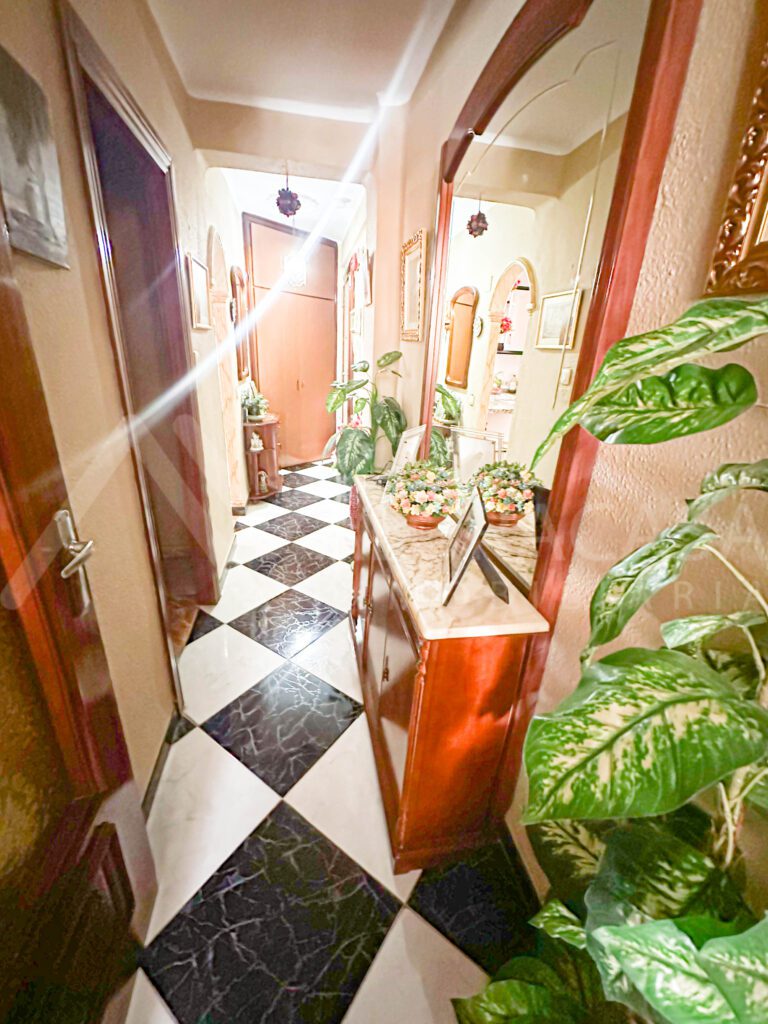 Piso en venta en Carretera Cadiz 3 habitaciones 1 bano salo y cocina 20