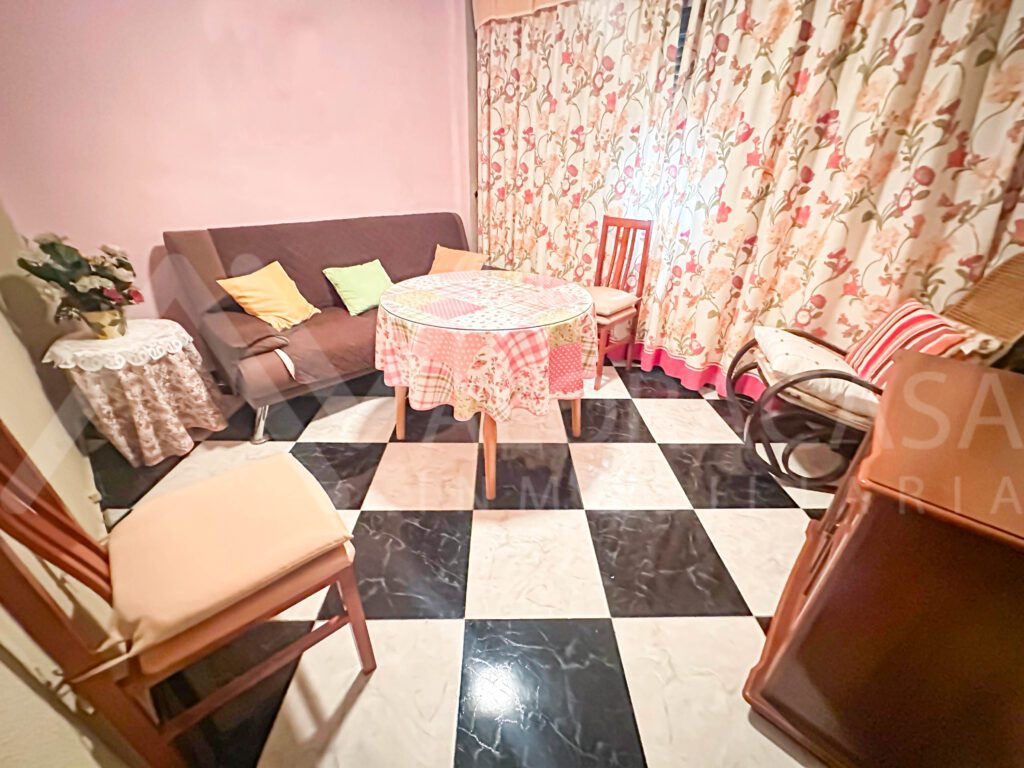 Piso en venta en Carretera Cadiz 3 habitaciones 1 bano salo y cocina 21