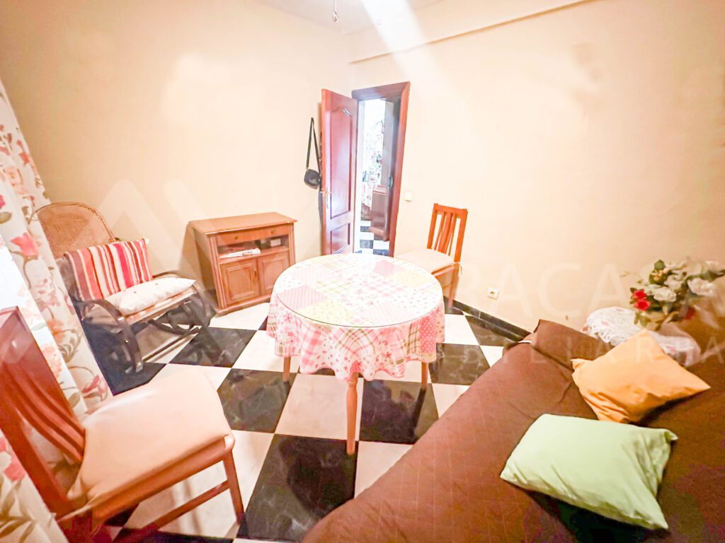Piso en venta en Carretera Cadiz 3 habitaciones 1 bano salo y cocina 22