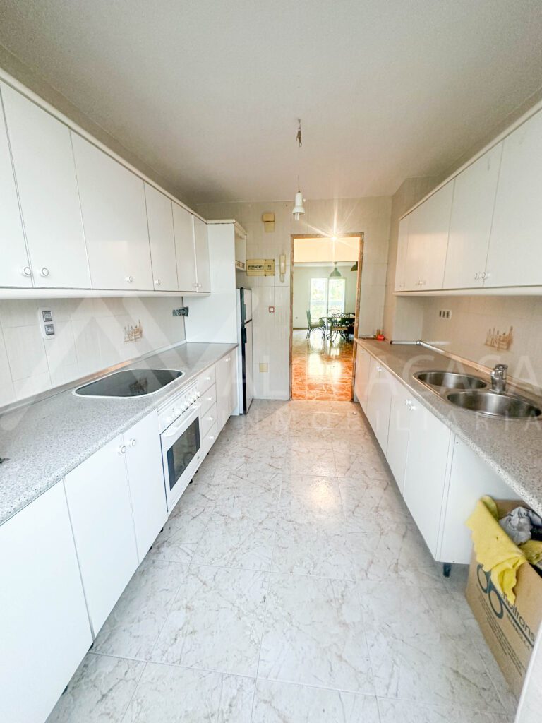 Piso en venta en Avda Andalucia de 4 habitaciones 2 banos salon y cocina 1