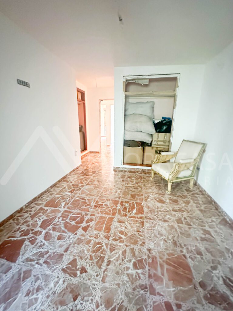 Piso en venta en Avda Andalucia de 4 habitaciones 2 banos salon y cocina 13