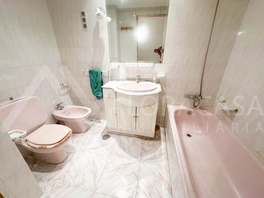 Piso en venta en Avda Andalucia de 4 habitaciones 2 banos salon y cocina 2