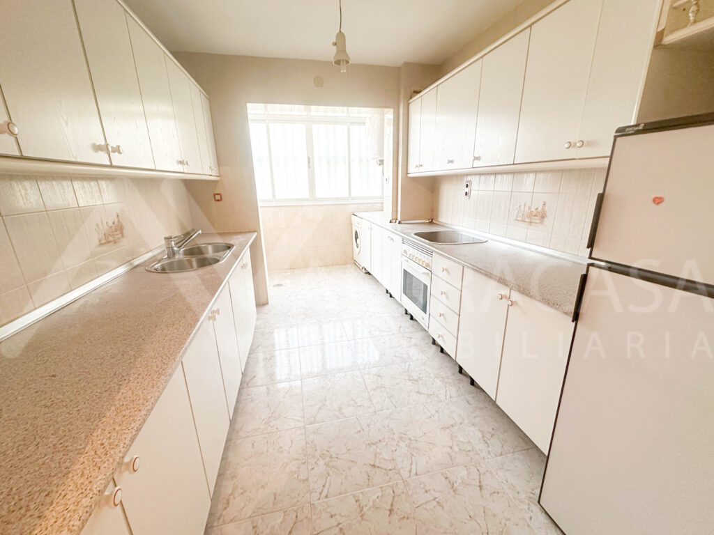 Piso en venta en Avda Andalucia de 4 habitaciones 2 banos salon y cocina 21