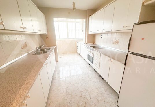 Piso en venta en Avda Andalucia de 4 habitaciones 2 banos salon y cocina 21