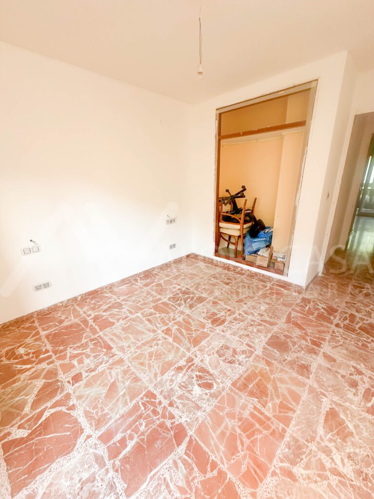 Piso en venta en Avda Andalucia de 4 habitaciones 2 banos salon y cocina 7