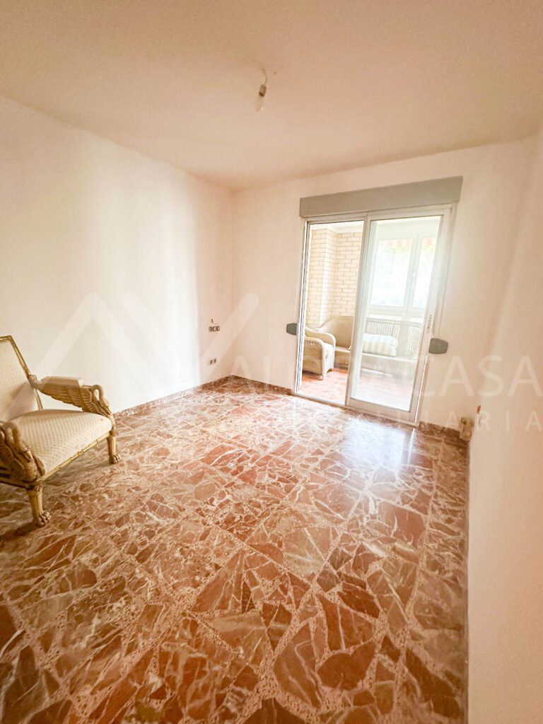 Piso en venta en Avda Andalucia de 4 habitaciones 2 banos salon y cocina 9