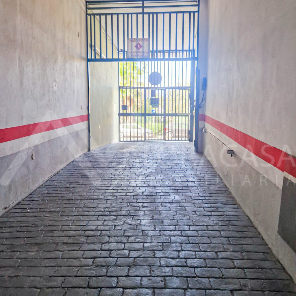 Garaje en alquiler en Huelin 2