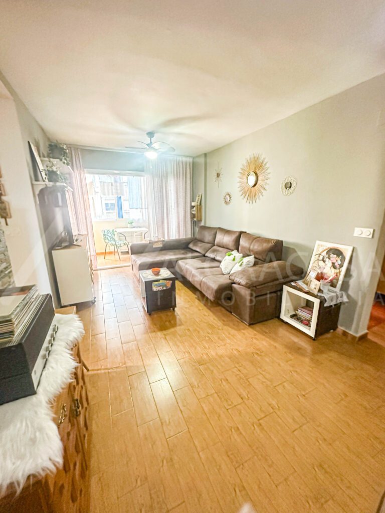 Piso en venta en Huelin 3 habitaciones 1 bano 12