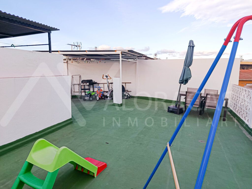 Casa en alquiler en Huelin 3 habitaciones 1 bano salon terraza cocina y azotea 42