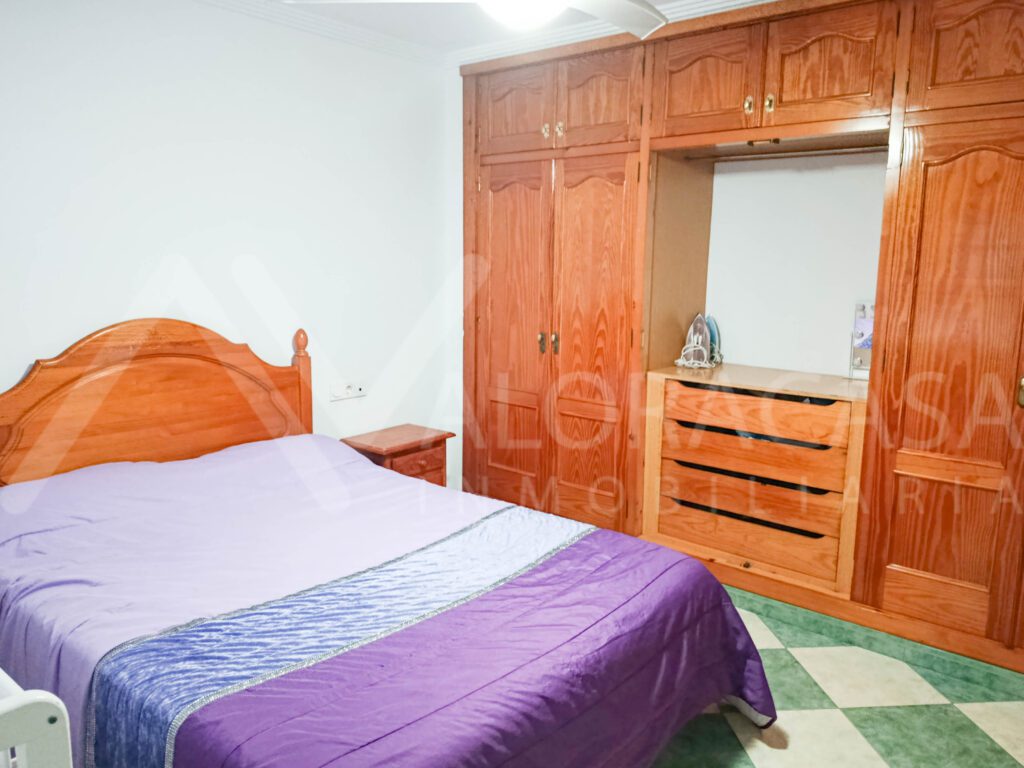 Casa en alquiler en Huelin 3 habitaciones 1 bano salon terraza cocina y azotea 47