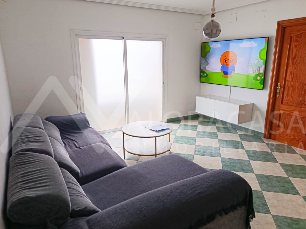 Casa en alquiler en Huelin 3 habitaciones 1 bano salon terraza cocina y azotea 8
