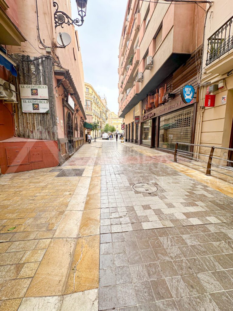 Local comercial en traspaso en Malaga Centro 13