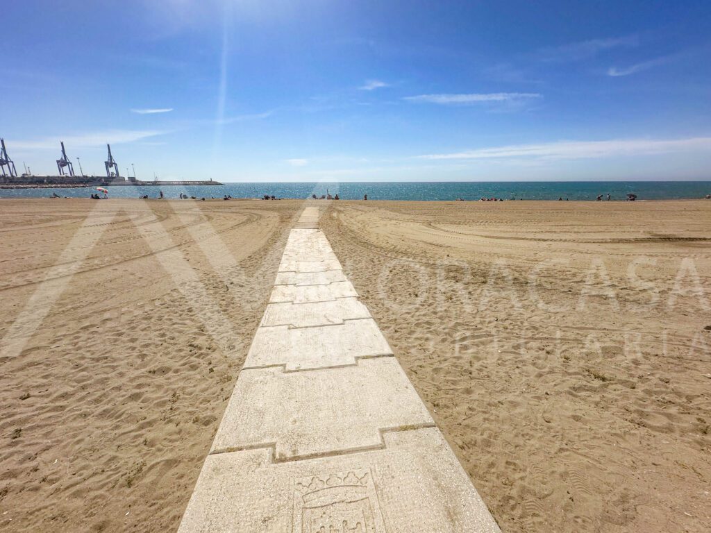 Piso en venta en Huelin 1a linea de playa con garaje 5