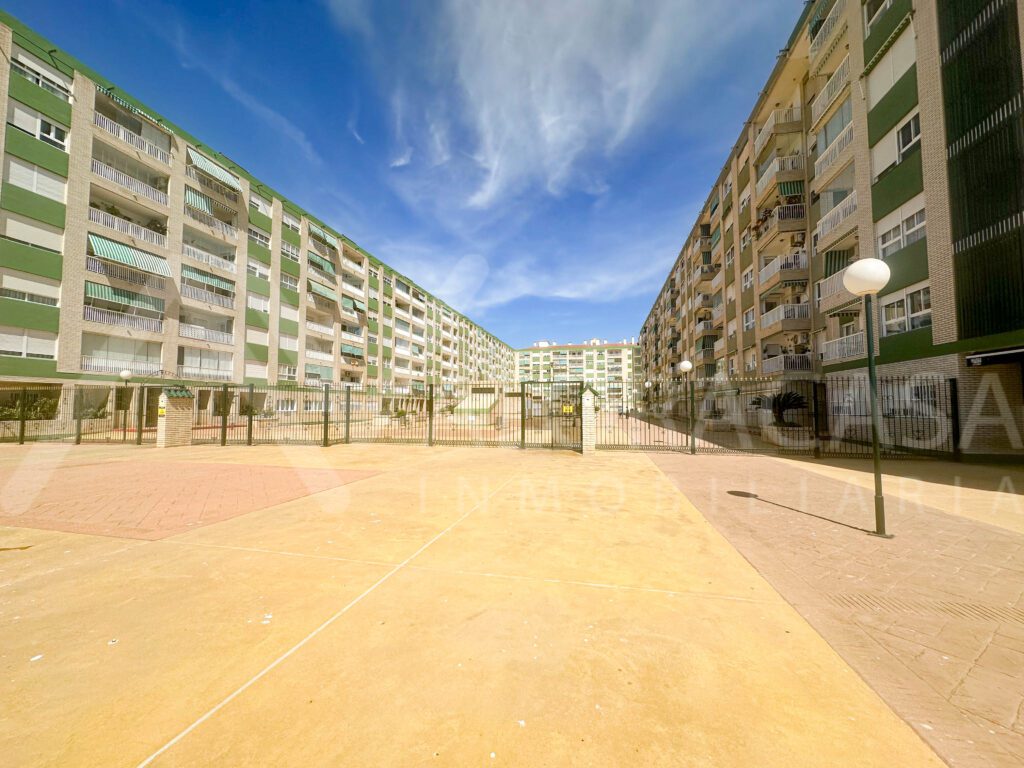 Piso en venta en Huelin 1a linea de playa con garaje 6