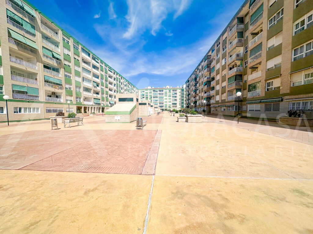 Piso en venta en Huelin 1a linea de playa con garaje 7