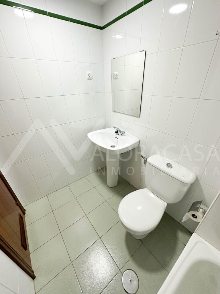 Piso en venta en Huelin 1a linea de playa con terraza y garaje 10