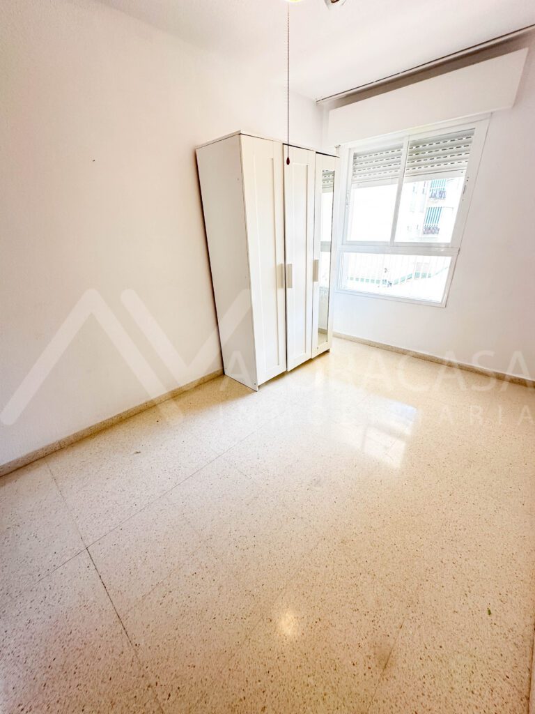 Piso en venta en Huelin 1a linea de playa con terraza y garaje 12