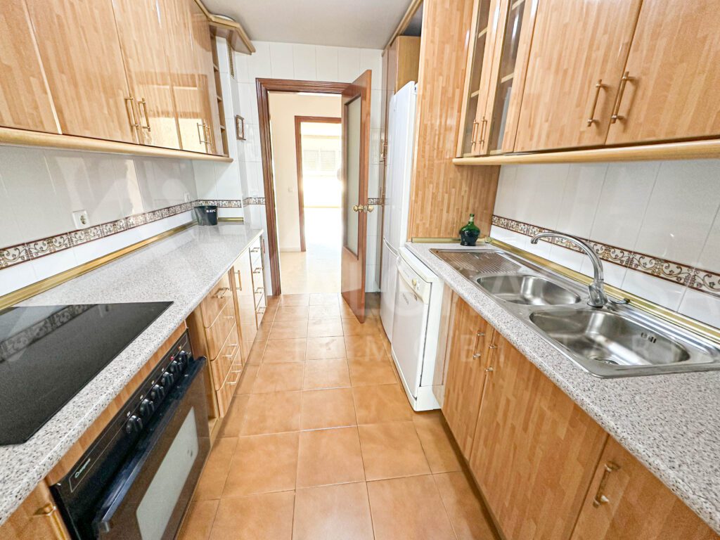 Piso en venta en Huelin 1a linea de playa con terraza y garaje 16