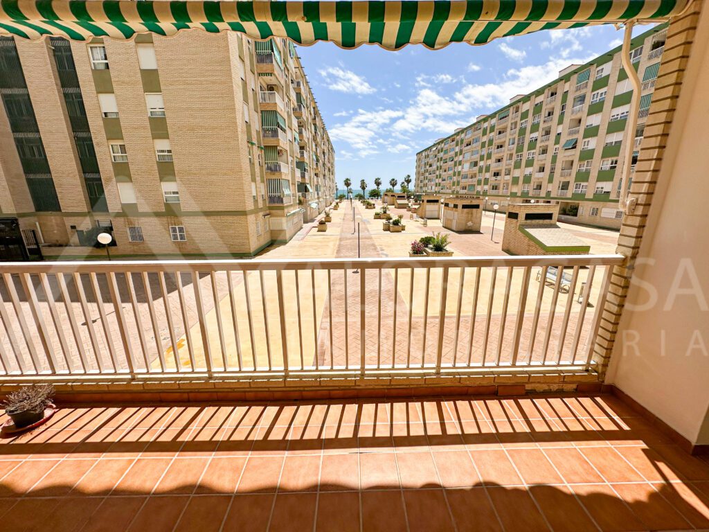 Piso en venta en Huelin 1a linea de playa con terraza y garaje 19