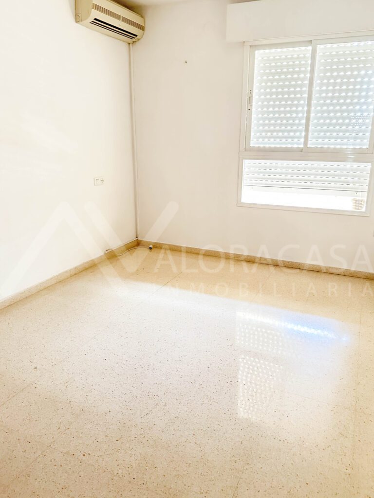 Piso en venta en Huelin 1a linea de playa con terraza y garaje 23