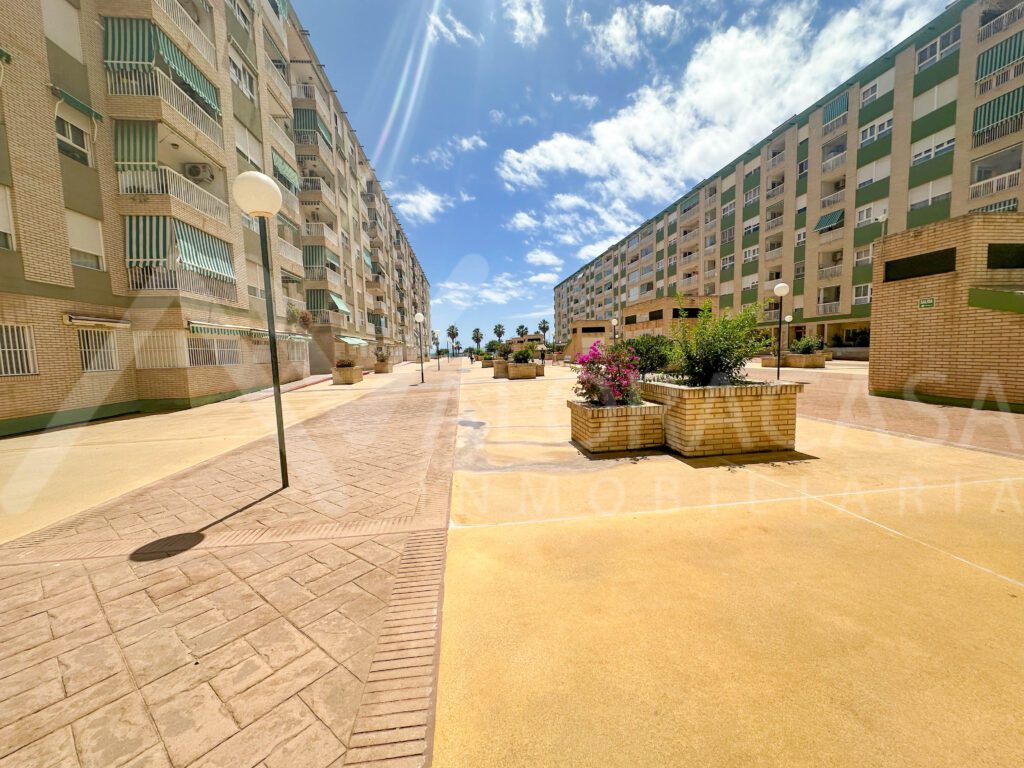 Piso en venta en Huelin 1a linea de playa con terraza y garaje 25