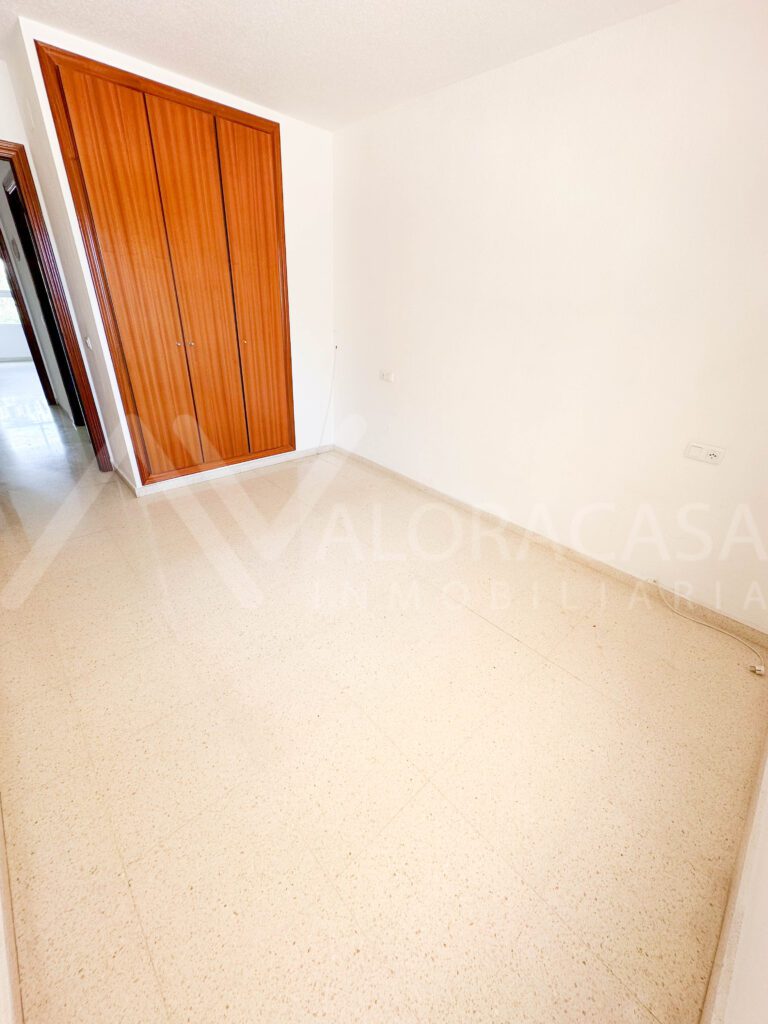 Piso en venta en Huelin 1a linea de playa con terraza y garaje 28