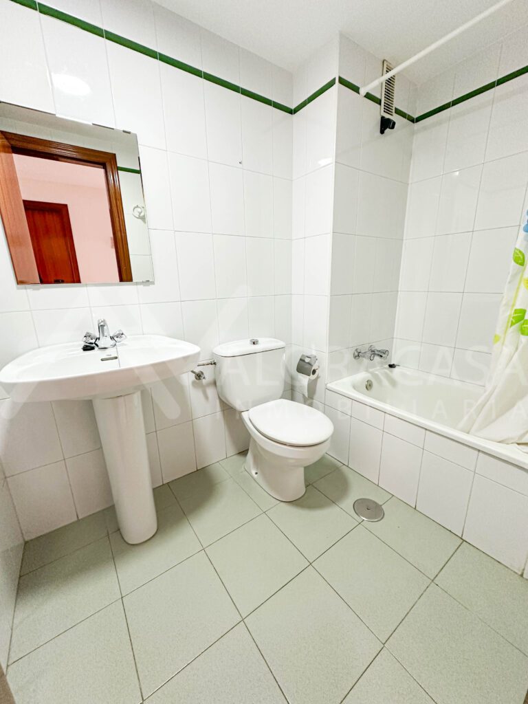 Piso en venta en Huelin 1a linea de playa con terraza y garaje 9